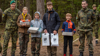 Čeští chemici navštívili skautský tábor v Litvě