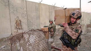 Vojáci v Afghánistánu zmírňují dopady konfliktu na místní obyvatele