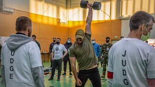 Češi v Kosovu uspořádali na státní svátek sportovní hry