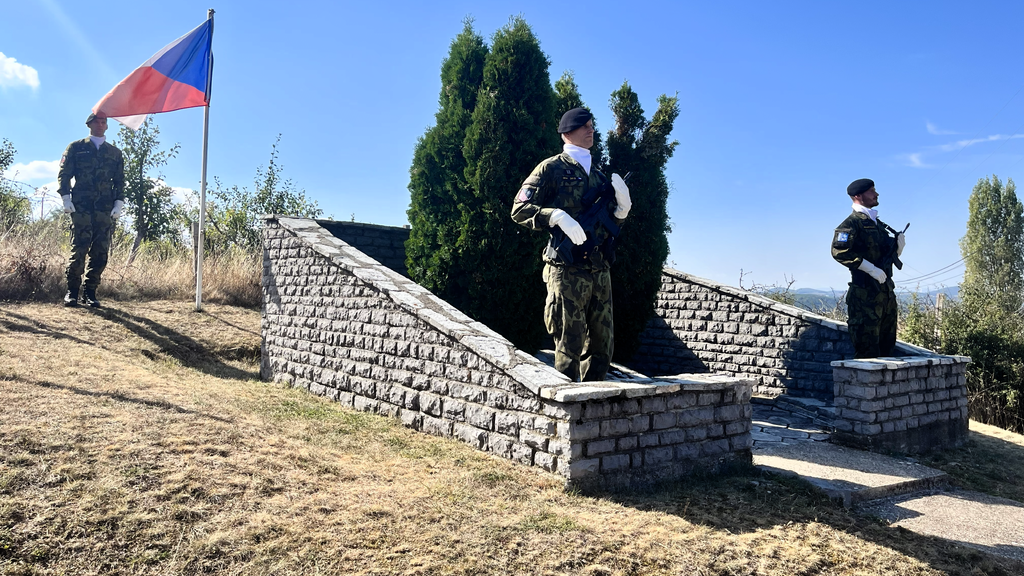 Čeští vojáci si v Kosovu připomněli 24 let od tragédie v Šajkovaci