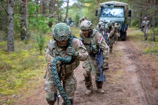 Čeští vojáci v Litvě obstáli v soutěži Best Infantry Squad v těžké konkurenci