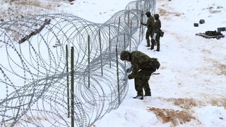 Ženisté si v Lotyšsku vyzkoušeli přesuny techniky i budování obrany