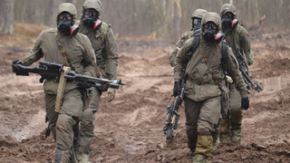 Desítky vozidel, stovky příslušníků bojových jednotek. Češi cvičili dekontaminaci v náročných podmínkách