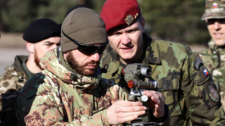 Češi v Lotyšsku opět ukázali techniku, zájem vzbudila buzola