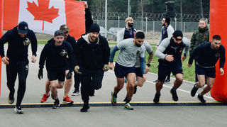 Český kontingent v Lotyšsku uspořádal u příležitosti výročí 17. listopadu sportovní závod