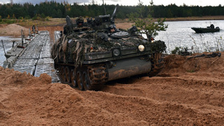 Týden v ledové vodě uprostřed lotyšských písečných dun