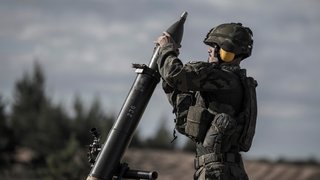 Střelby minometné čety v Lotyšsku připravily české vojáky k certifikačnímu cvičení 