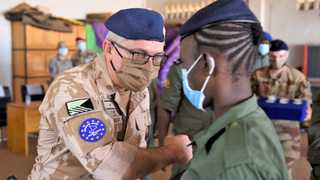 Malijské vzdušné síly mají nové logistiky, jsou mezi nimi i dvě ženy