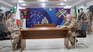 V Bamaku se vystřídali vojáci, noví jsou opět dělostřelci z Jinců