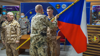 Střídání stráží v misi EUTM. V zápřahu jsou vojáci hned po příletu