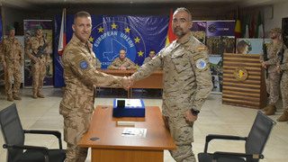 Vyznamenáni za výbornou spolupráci. Čeští vojáci končí v Mali a vrací se domů