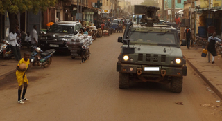 Vojáci v Mali musí zvládat i cestování v silničním provozu bez zavedených evropských pravidel