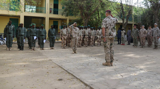 Lektoři z vyškovské vojenské akademie připravili v Mali už více než šest desítek instruktorů topografie