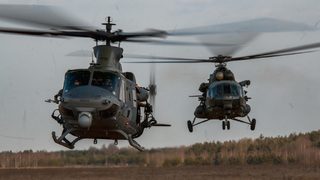 Čeští vrtulníkáři na nových strojích H-1 už v Polsku plní operační úkol