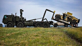 Vojáci na Slovensku si vyzkoušeli odsun i vyprošťování vozidel, s vlastní technikou jsou soběstační