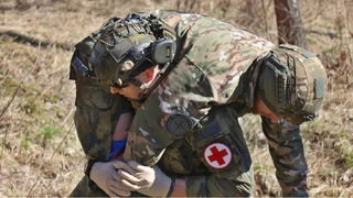 Mnohonárodní prapor na Slovensku cvičil hromadnou dopravní nehodu