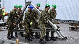 Tři desítky ženistů v neděli vyrazí do Slovinska stavět mostní provizoria. Pomůžeme lidem, těšíme se, říkají