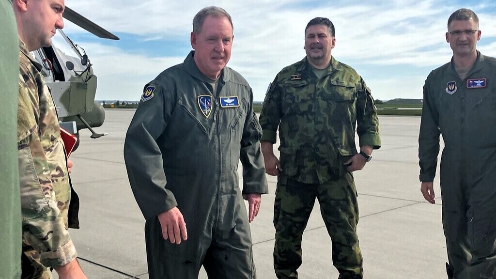 Commander Allied Air Command General James B. Hecker visited the Czech Republic