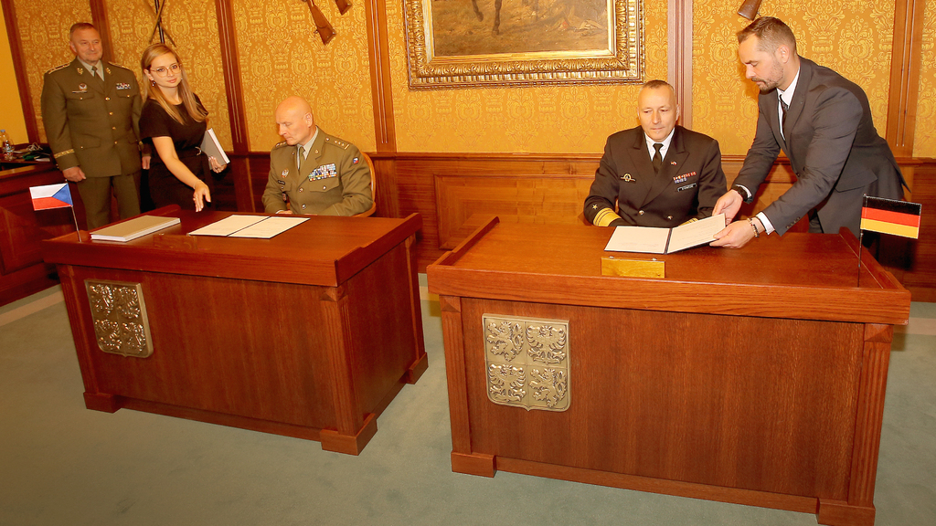 Leopard 2 „Ringtausch“ Agreement Signed