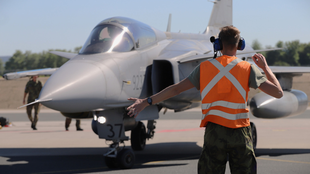 Not seeing, not hearing, still continue fighting. Ramstein Guard tested air capabilities with system jamming