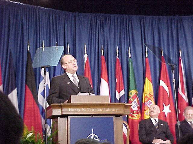 Jan Kavan, former Czech Minister of Foreign Affairs, speaks at the accession ceremony at the Harry S. Truman Library in Independence, 12th March 1999
