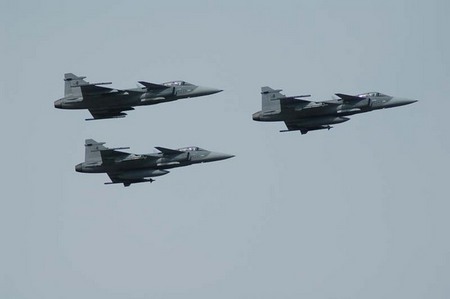 NATO DAY 2006: Czech JAS-39 Gripen formation