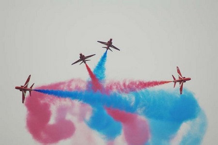 NATO DAY 2006: RED ARROWS symphony