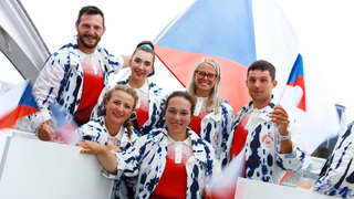 Netradiční, ale úchvatné zahájení olympijských her v Paříži. Oheň hoří v horkovzdušném balónu! 