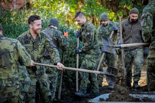 Pomoc vojáků při povodních dnes po třech měsících skončila