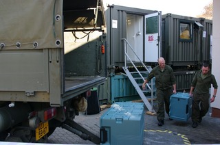 Kuchaři cvičícím vojákům denně připravují tři tisíce osm set litrů čaje a téměř sto litrů kávy