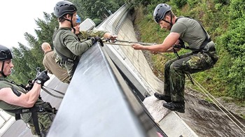 Letní libavský speciál, který zpestřilo slaňování kružberské přehrady, vyhráli borci z Jindřichova Hradce