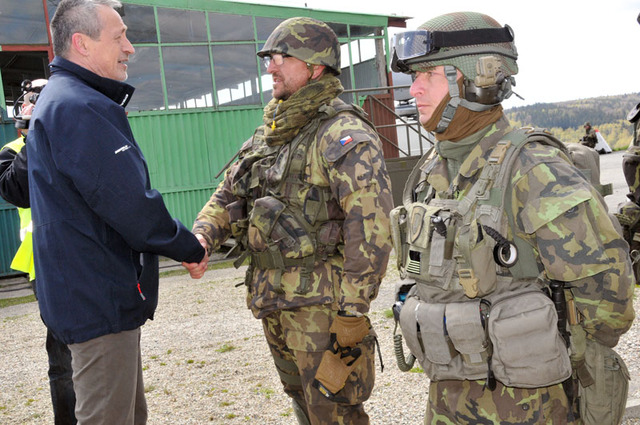 Minister Stropnicky greets Active Reserve soldiers from Liberec Region during Hradba 2016 exercise