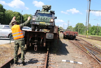 Ostrá premiéra pro nové řidiče roty logistiky z Jindřichova Hradce