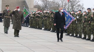 Vojáci a politici vzdali na Vítkově hold válečným veteránům