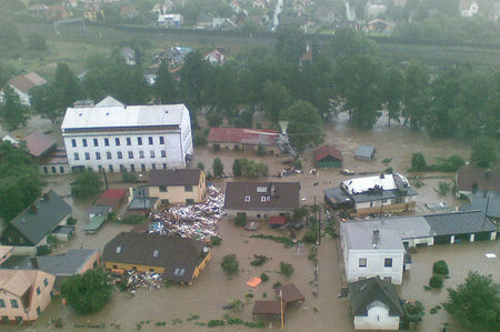 W-3A Sokol (centre) extracting citizens out of a flooded community (Floods 2010)