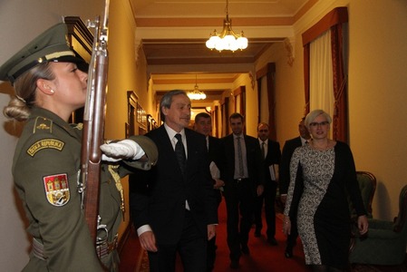 Prime Minister introduces the new Czech Minister of Defence to her office