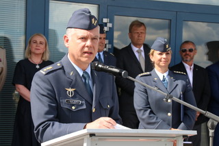 Airbase Commander Colonel Martin Nezbeda also made farewell with the Yak-40 aircraft. 