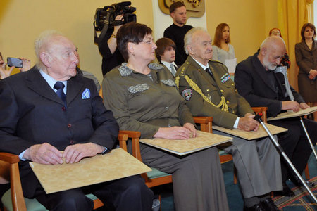 Minister appreciates fighters against communism