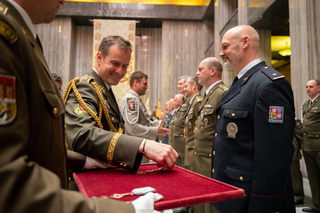 Generál Karel Řehka jmenoval nové plukovníky a předal čestné odznaky