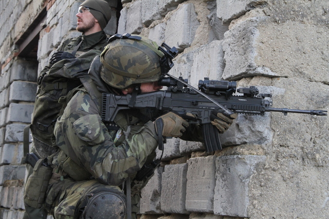 Pokračujte v plnění operačního úkolu a upevňujte sounáležitost mezi sebou, vzkázal vojákům do Afghánistánu plukovník Náhončík