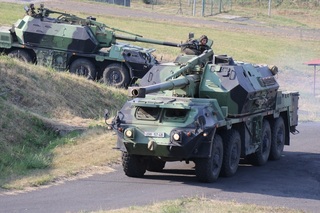 Dělostřelci z Čech, Polska a Slovenska prověřují koordinaci a řízení palby v Doupovských horách