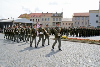Na vyškovském náměstí složilo slavnostní přísahu více než 150 vojínů a vojínek