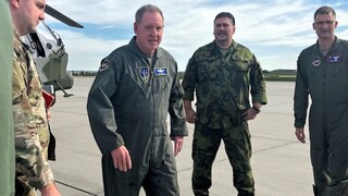 ČR navštívil velitel Vzdušných sil NATO generál James B. Hecker