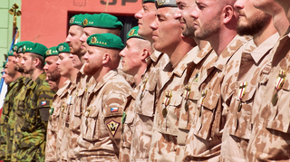 V Hranicích nastoupili vojáci po návratu z africké mise