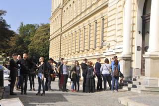 Den otevřených dveří na Ministerstvu obrany lákal na prohlídku reprezentačních prostor i kanceláře ministra