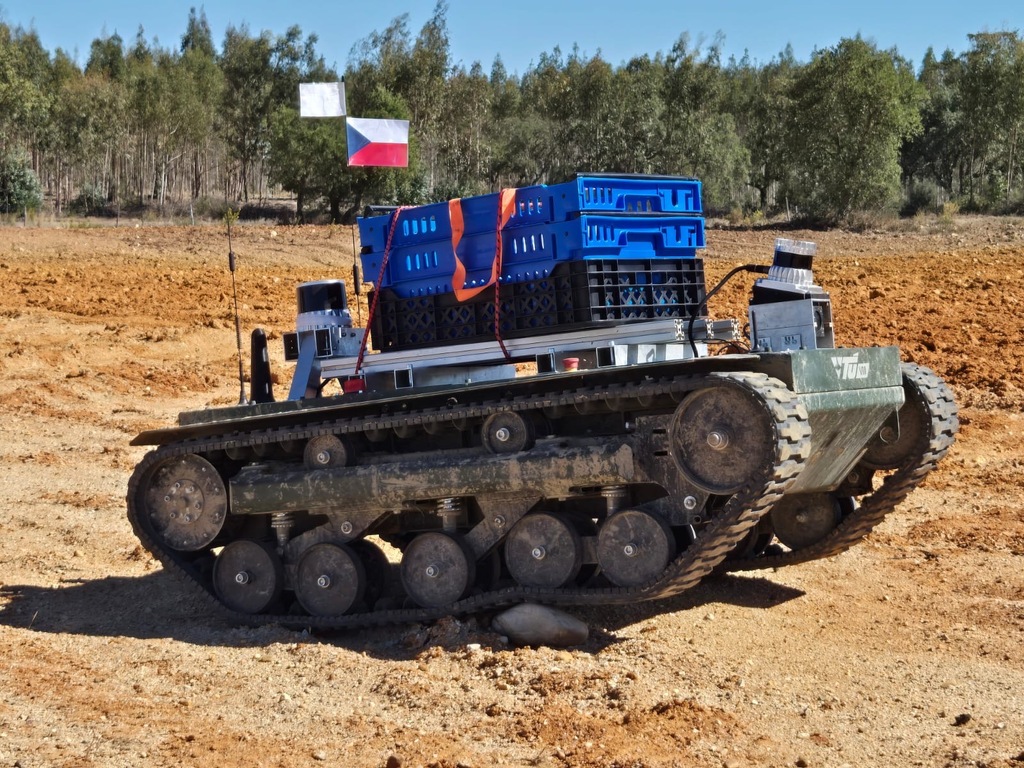 Česká stopa na cvičení v Portugalsku: Autonomní roboti a spolupráce akademie s armádou mění vojenskou taktiku