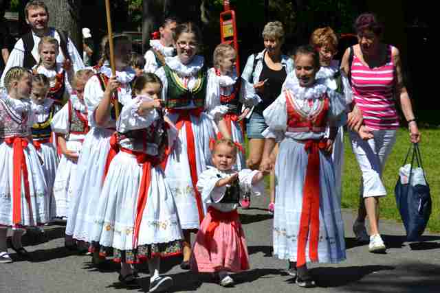 Procession through Roznov pod Radhostem (2)