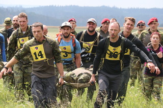 Ve výběrovém řízení ke 4. výsadkové rotě AZ uspělo 11 borců včetně jedné ženy