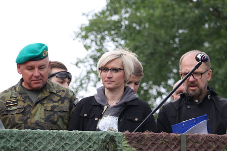 Ministryně obrany Šlechtová a generál Opata navštívili Den pozemního vojska v Zadních Bahnech