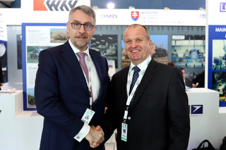 Illustration picture to the article Defence Minister to support Czech defence industry in the UAE and India 